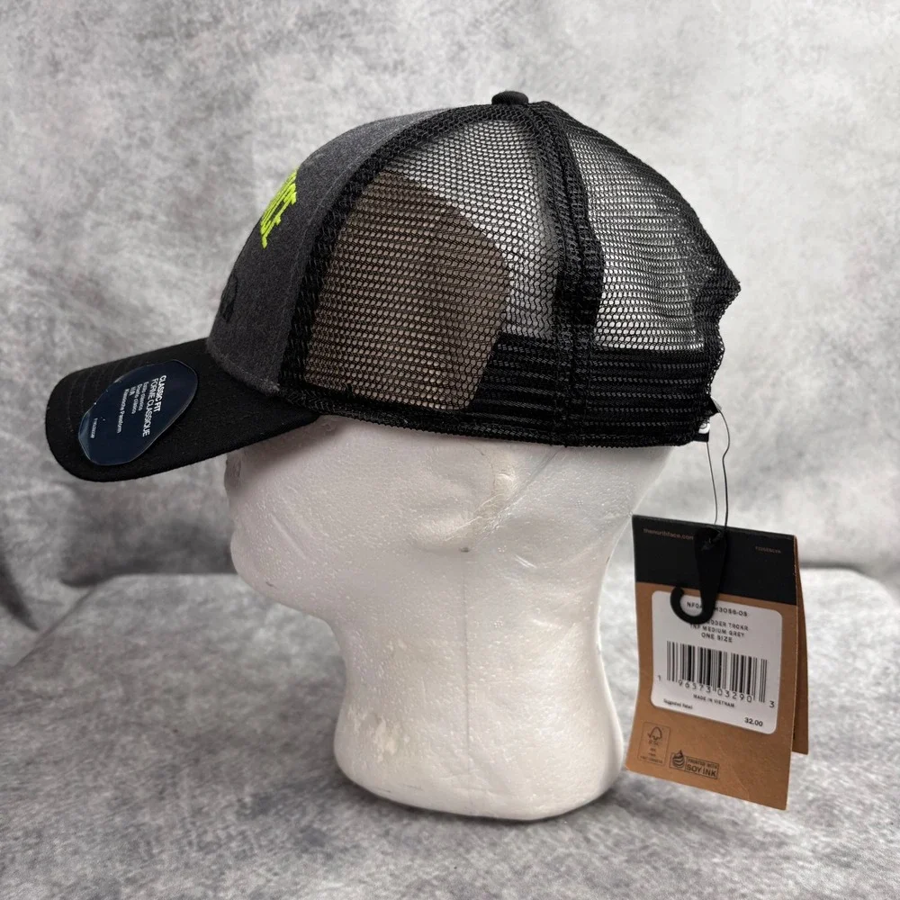 The North Face Embroidered‎ Mudder Trucker Hat Bear with Cub Graphic Unisex NWT